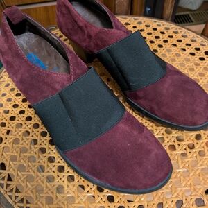 Wolky piccato burgundy-brown suede leather booties with black elastic trim